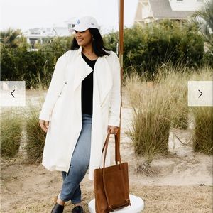 Able cream tencel trench. Size 1x.